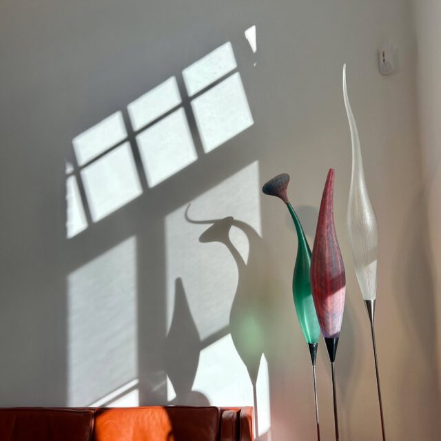 The low october sun transforms our glass sculptures into entirely new works of art through its interplay with light!
